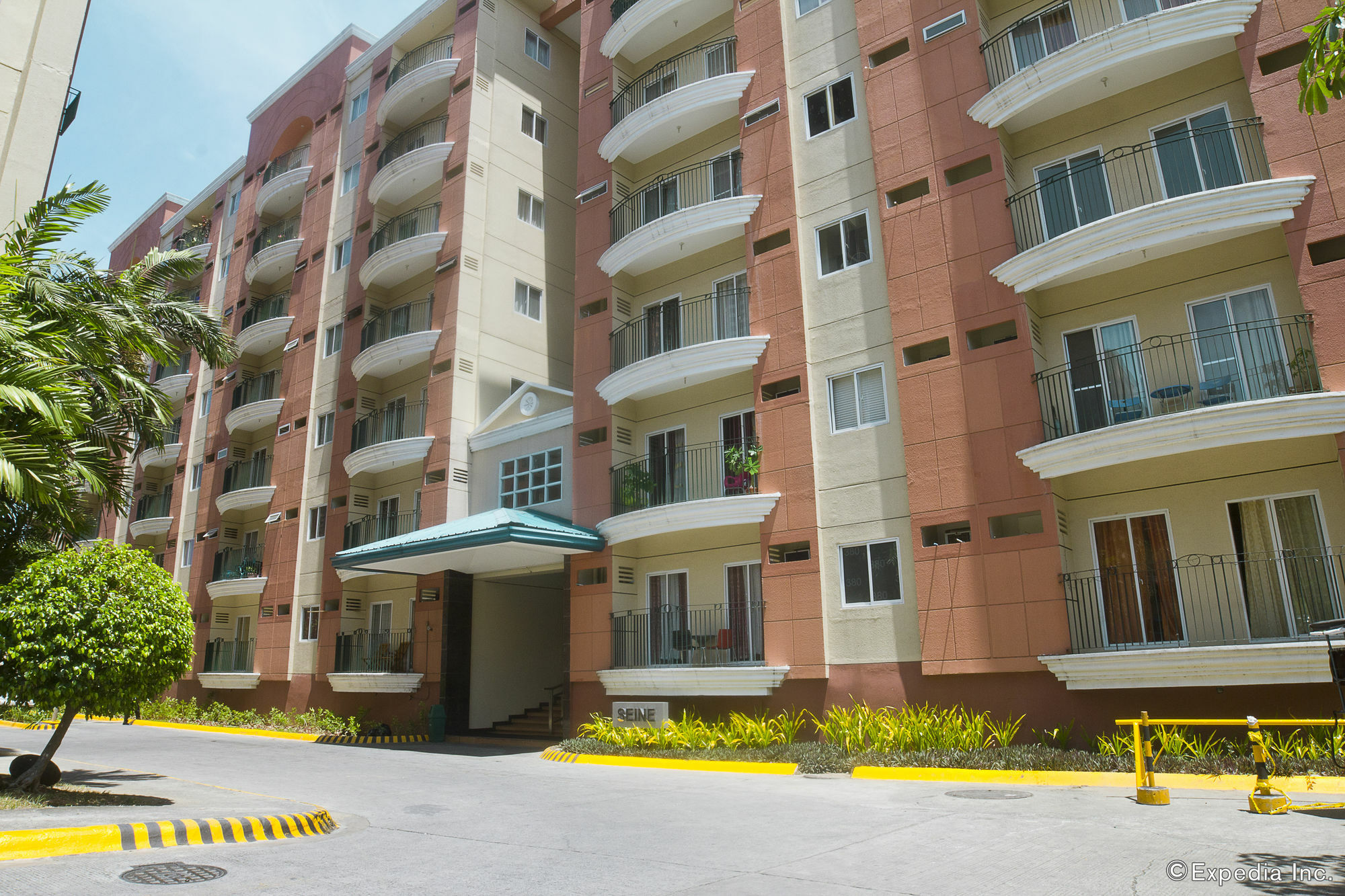 Airport Apartments Manila Paranaque City Exterior photo